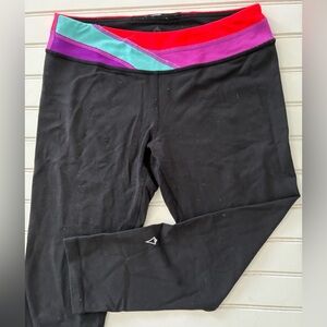 IVIVVA by LULULEMON girls size 14
crops